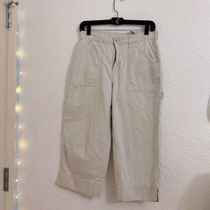 Cute, beige, cargo capris